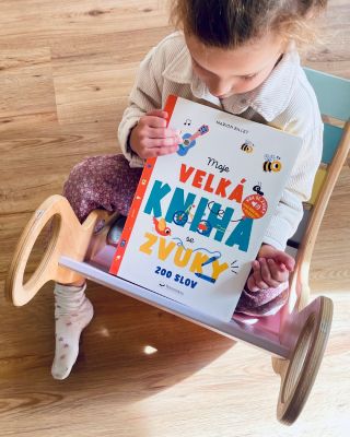 🎶 „𝐌𝐧̌𝐚𝐮! 𝐊𝐨𝐤𝐨𝐝𝐚́𝐤! 𝐁𝐫𝐫𝐫𝐮𝐦!“ Tak přesně takhle to zní, když se pustíme do Moje velké knihy se zvuky 🐱🐔🚜 👉 Děti se s ní učí...